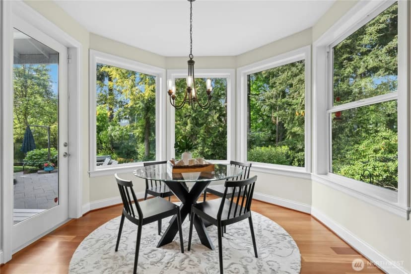 Property photo for 10806 Se 16th Street, Bellevue photo 3
