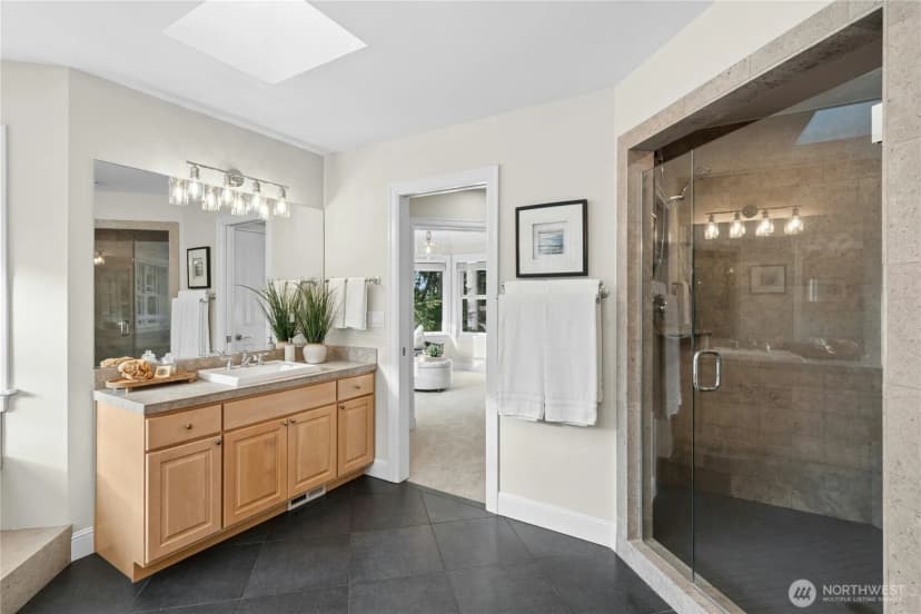 Property photo for 10806 Se 16th Street, Bellevue photo 28