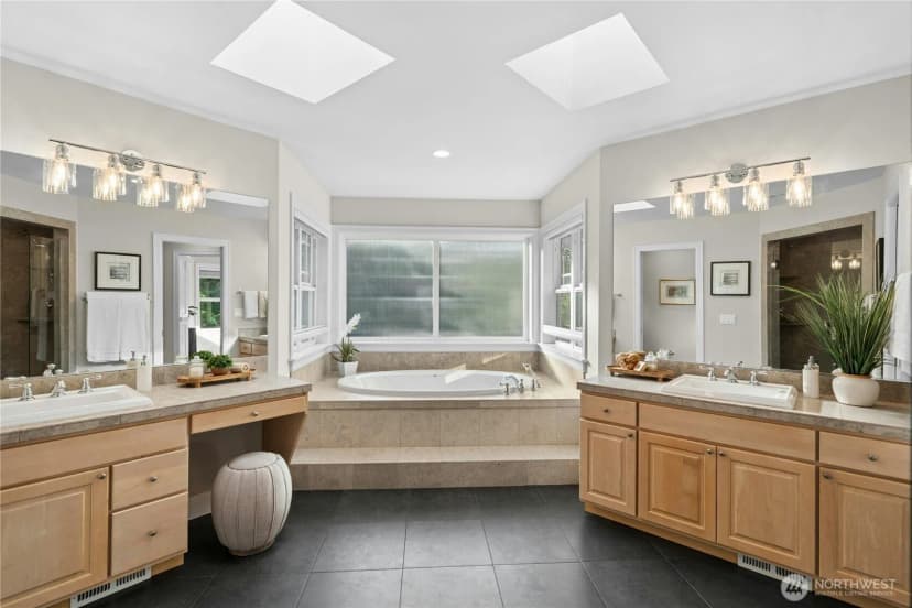 Property photo for 10806 Se 16th Street, Bellevue photo 27
