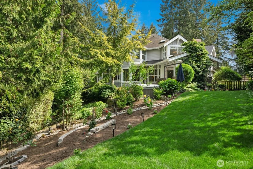 Property photo for 10806 Se 16th Street, Bellevue photo 4
