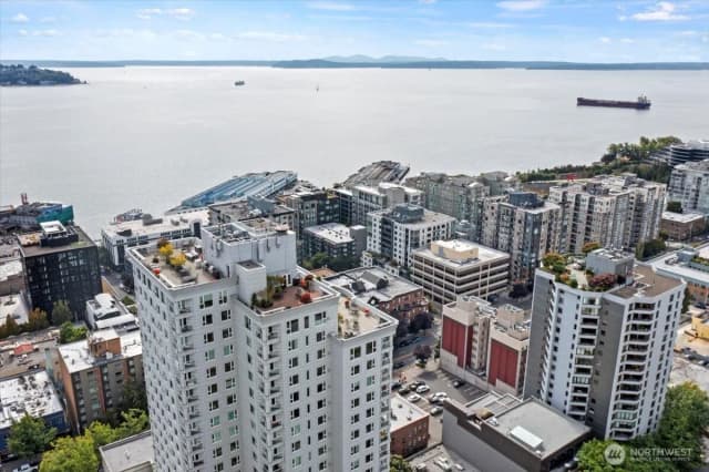 Property photo for 121 Vine Street #1404, Seattle photo 4