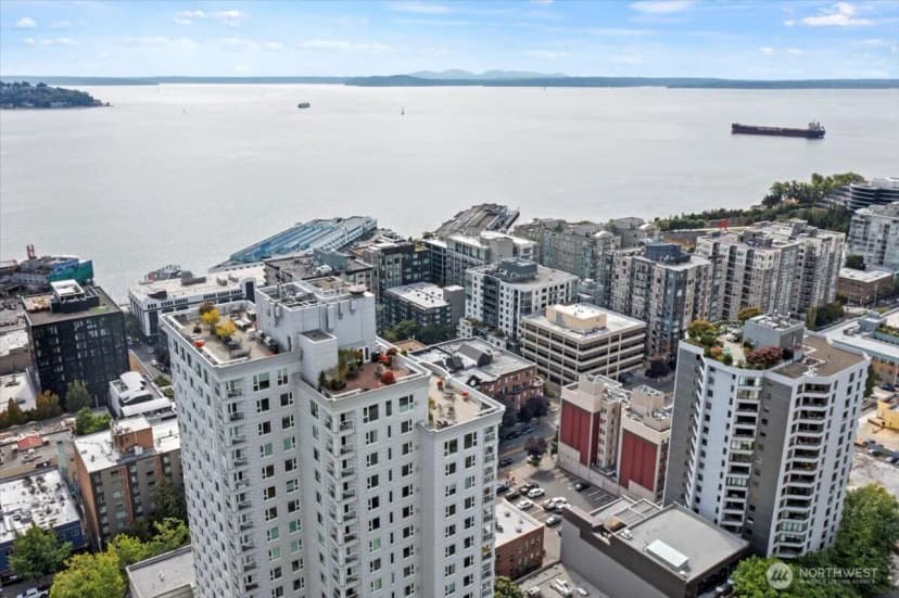 Property photo for 121 Vine Street #1404, Seattle photo 4