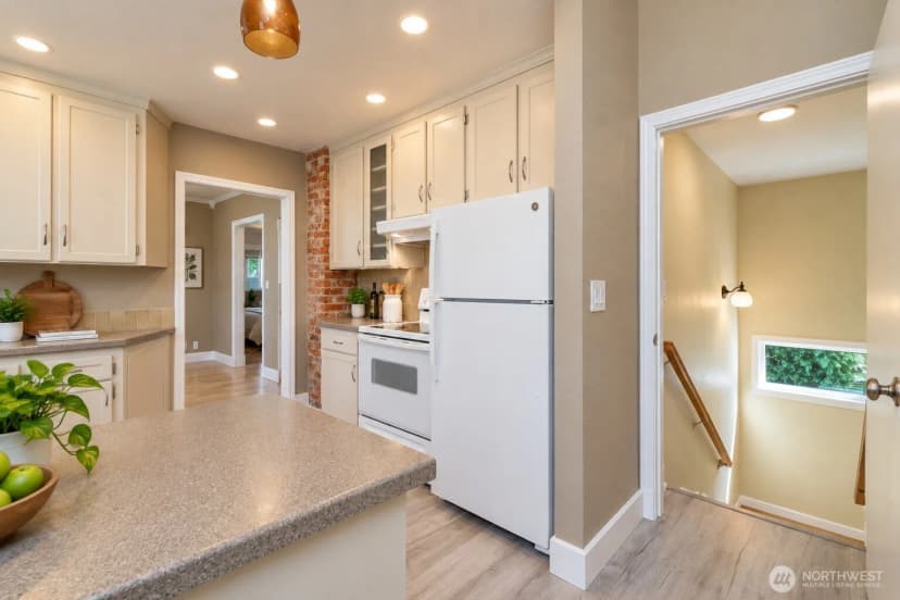 Property photo for 825 Ne 75th Street, Seattle photo 15