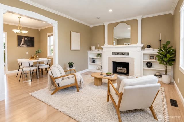 Property photo for 825 Ne 75th Street, Seattle photo 4