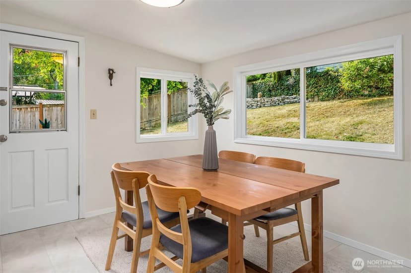 Property photo for 15557 10th Avenue Ne, Shoreline photo 15