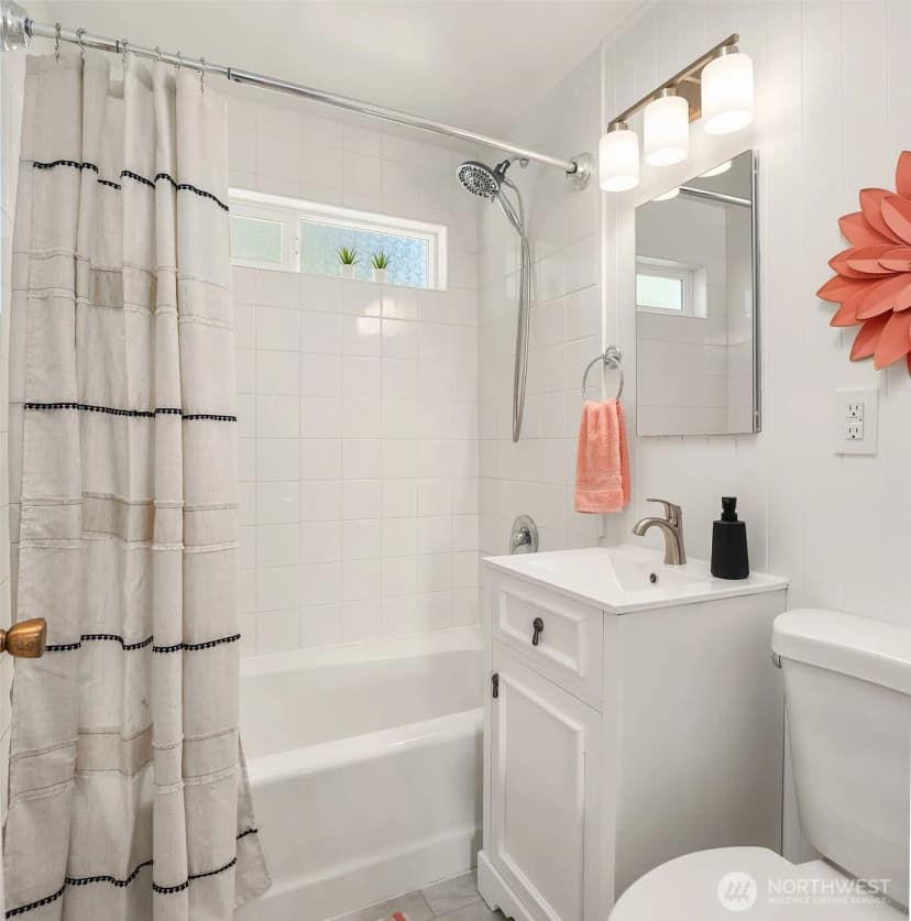 Property photo for 15557 10th Avenue Ne, Shoreline photo 10