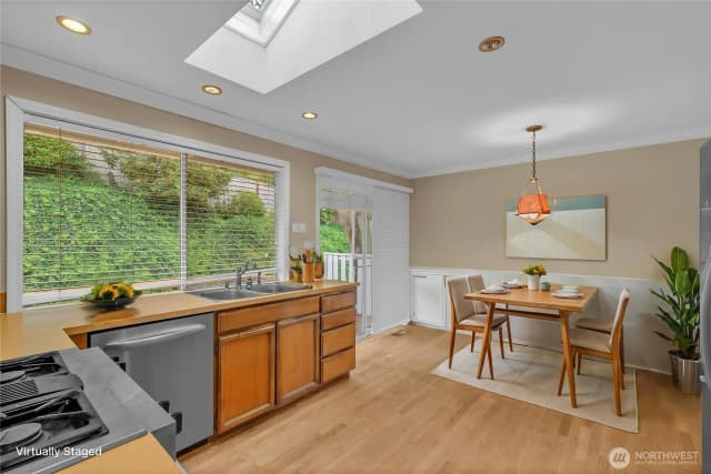 Property photo for 15307 Se 43rd Place, Bellevue photo 4