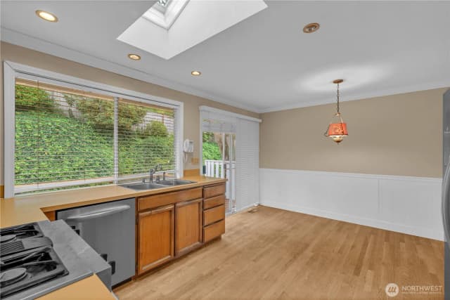Property photo for 15307 Se 43rd Place, Bellevue photo 5