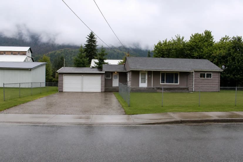 Property photo for 660 Sauk Avenue, Darrington