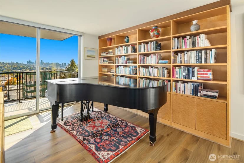 Property photo for 4540 8th Avenue Ne #801, Seattle photo 7