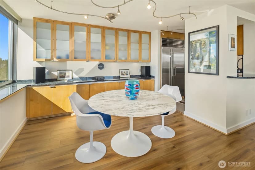 Property photo for 4540 8th Avenue Ne #801, Seattle photo 5