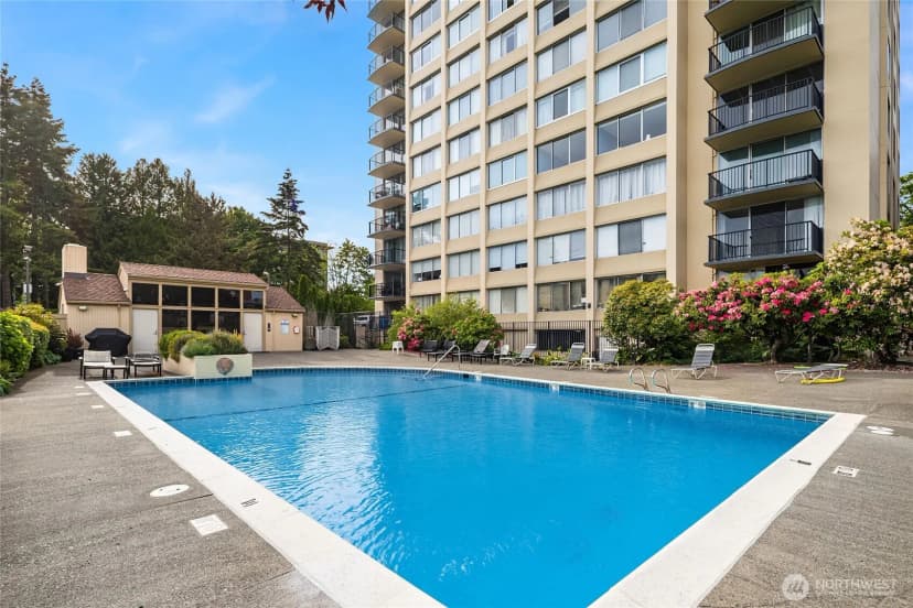 Property photo for 4540 8th Avenue Ne #801, Seattle photo 28