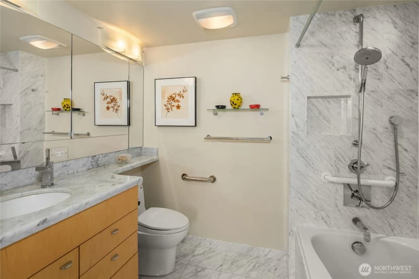 Property photo for 4540 8th Avenue Ne #801, Seattle photo 25