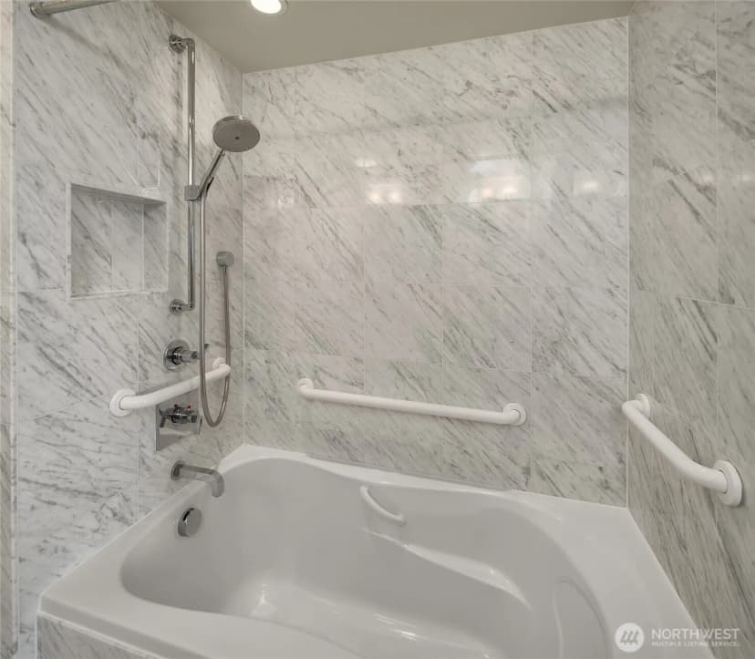 Property photo for 4540 8th Avenue Ne #801, Seattle photo 24