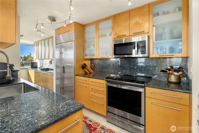 Property photo for 4540 8th Avenue Ne #801, Seattle photo 4