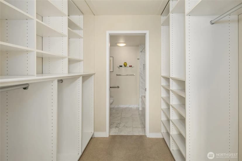 Property photo for 4540 8th Avenue Ne #801, Seattle photo 23
