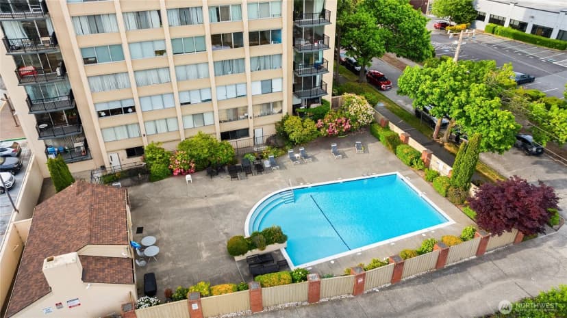 Property photo for 4540 8th Avenue Ne #801, Seattle photo 34
