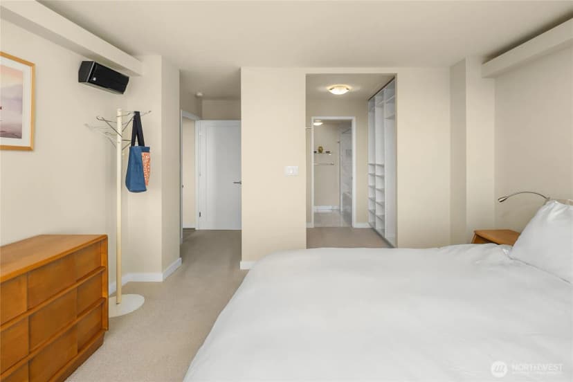 Property photo for 4540 8th Avenue Ne #801, Seattle photo 22