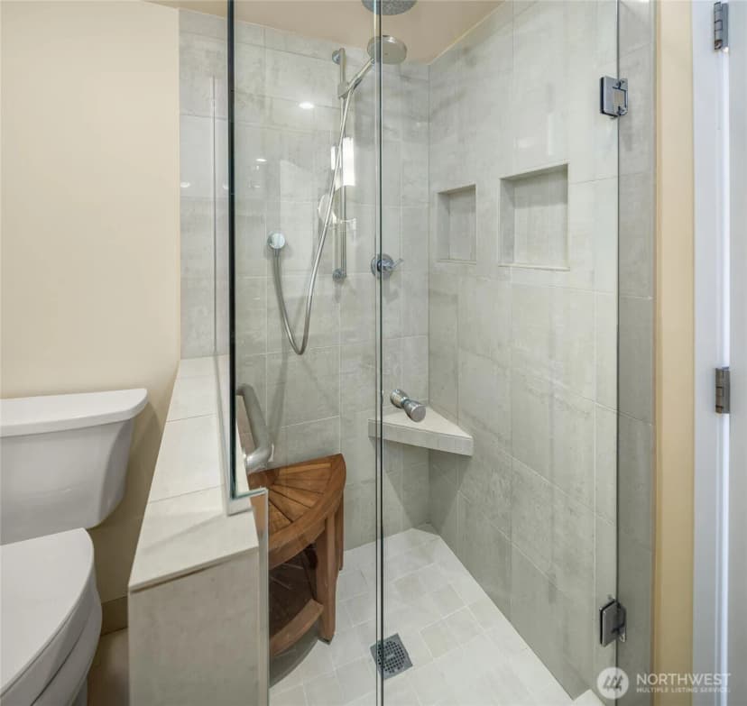 Property photo for 4540 8th Avenue Ne #801, Seattle photo 19