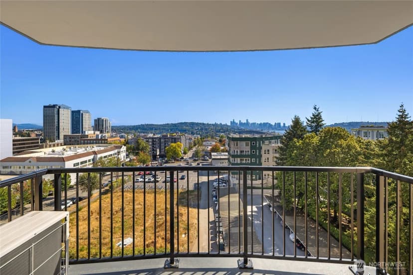 Property photo for 4540 8th Avenue Ne #801, Seattle photo 14