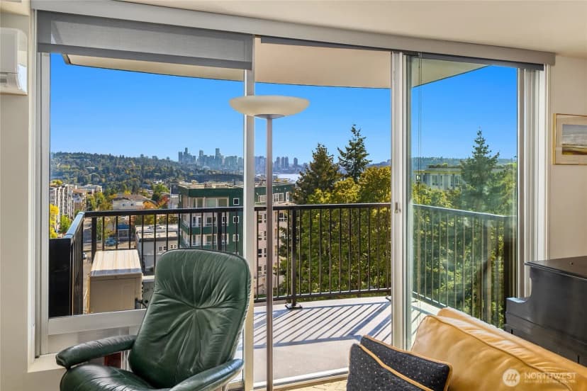 Property photo for 4540 8th Avenue Ne #801, Seattle photo 15
