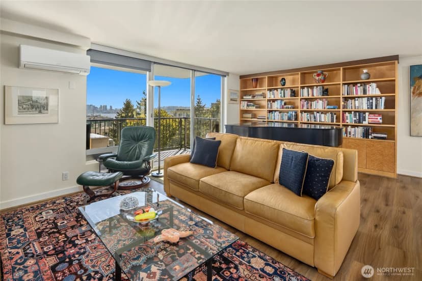 Property photo for 4540 8th Avenue Ne #801, Seattle photo 10