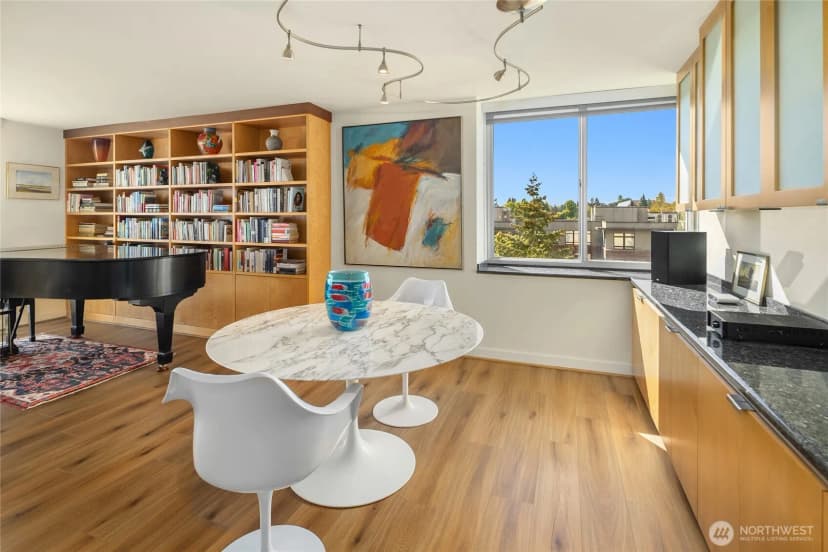 Property photo for 4540 8th Avenue Ne #801, Seattle photo 6