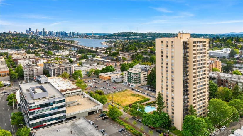 Property photo for 4540 8th Avenue Ne #801, Seattle photo 37