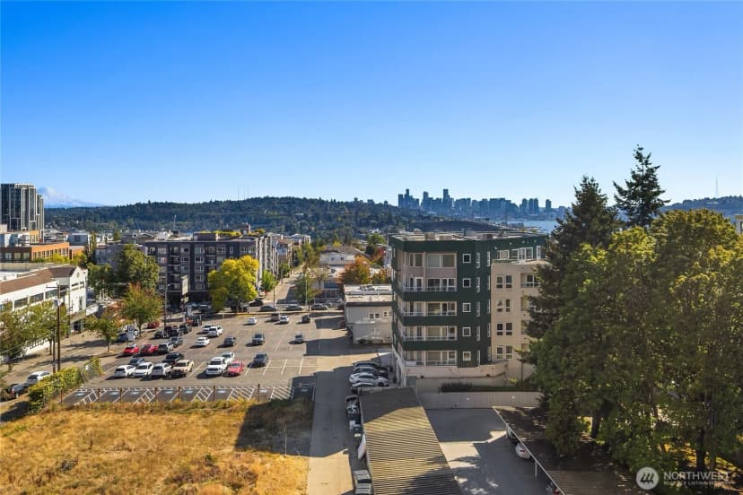 Property photo for 4540 8th Avenue Ne #801, Seattle photo 36
