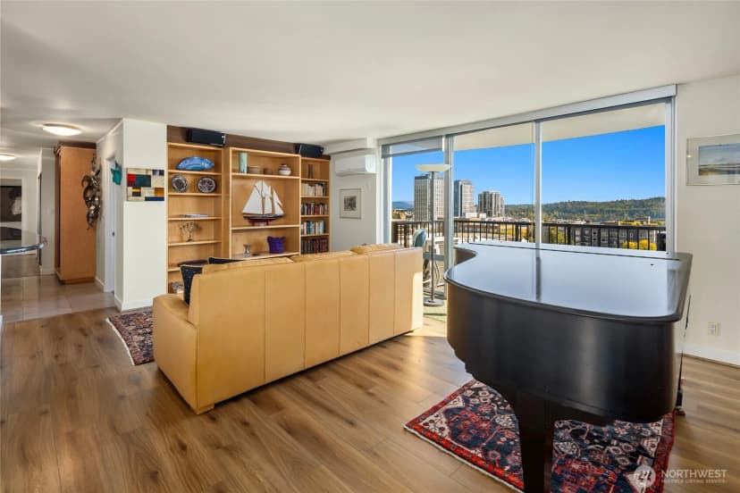 Property photo for 4540 8th Avenue Ne #801, Seattle photo 8