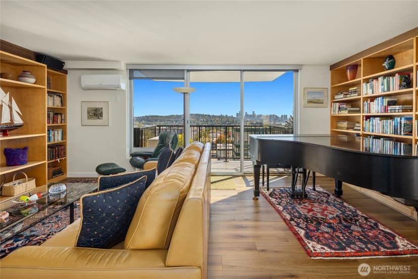 Property photo for 4540 8th Avenue Ne #801, Seattle photo 9