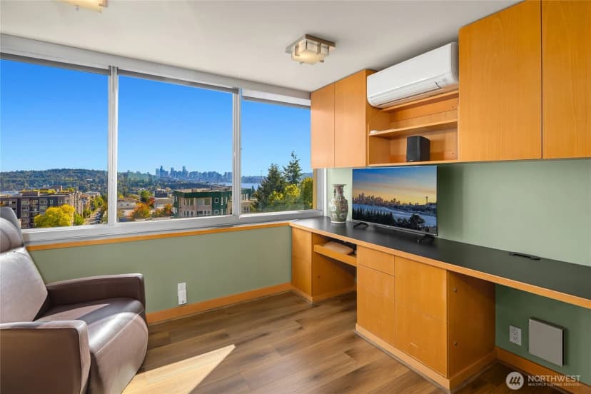 Property photo for 4540 8th Avenue Ne #801, Seattle photo 17