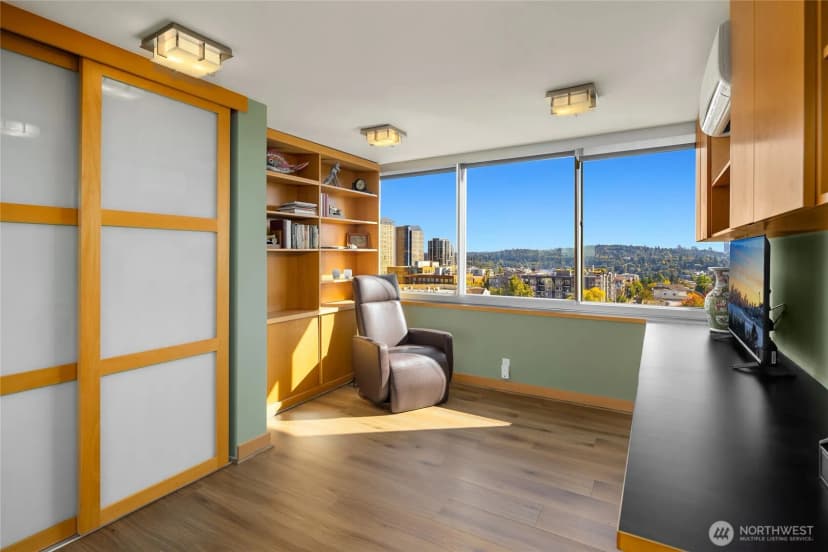 Property photo for 4540 8th Avenue Ne #801, Seattle photo 16