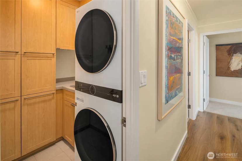 Property photo for 4540 8th Avenue Ne #801, Seattle photo 26