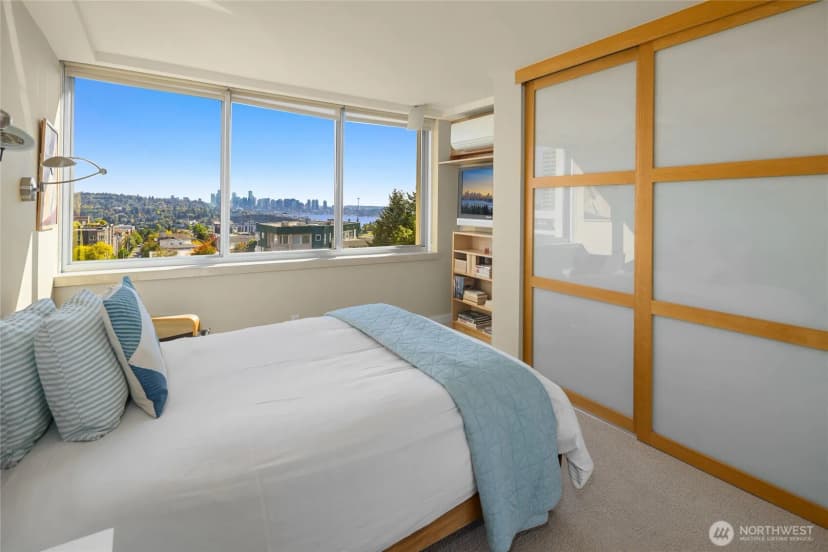 Property photo for 4540 8th Avenue Ne #801, Seattle photo 20