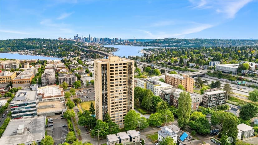 Property photo for 4540 8th Avenue Ne #801, Seattle photo 38