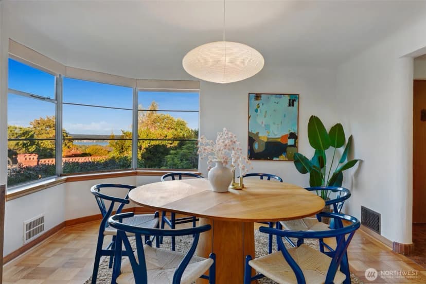 Property photo for 6049 Princeton Avenue Ne, Seattle photo 4
