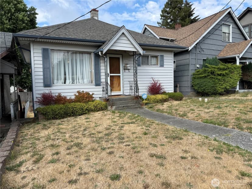 Property photo for 1940 4th Street, Bremerton photo 2