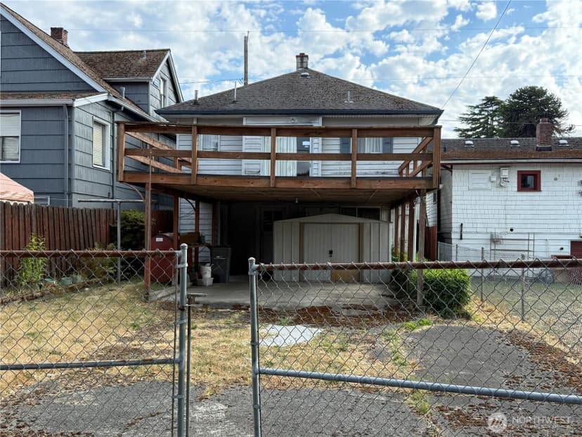 Property photo for 1940 4th Street, Bremerton photo 4