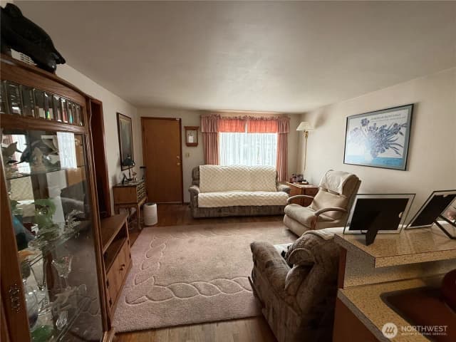 Property photo for 1940 4th Street, Bremerton photo 5