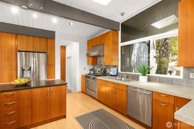 Property photo for 3515 72nd Avenue Se, Mercer Island photo 9
