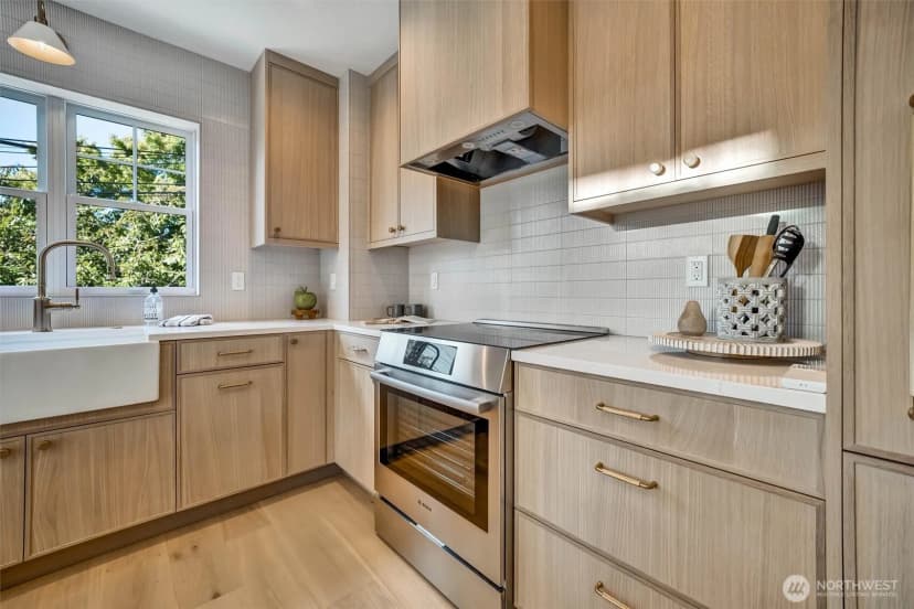 Property photo for 5549 34th Avenue Ne #b, Seattle photo 9