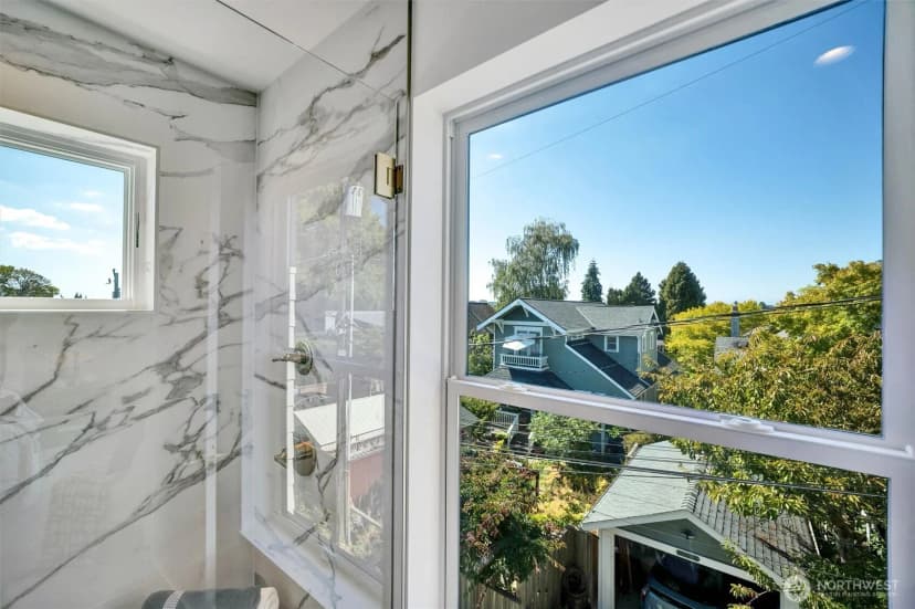 Property photo for 5549 34th Avenue Ne #b, Seattle photo 17
