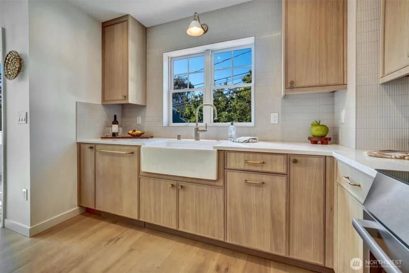Property photo for 5549 34th Avenue Ne #b, Seattle photo 11