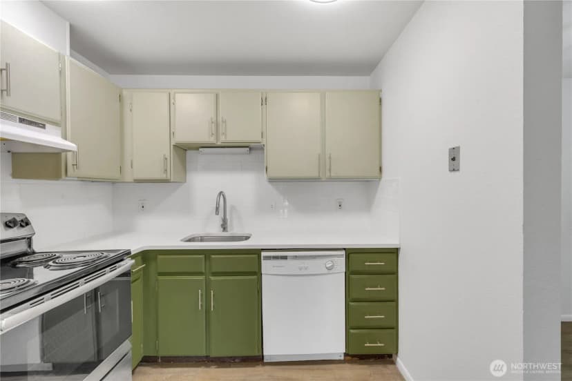 Property photo for 12300 28th Avenue Ne #103, Seattle photo 15