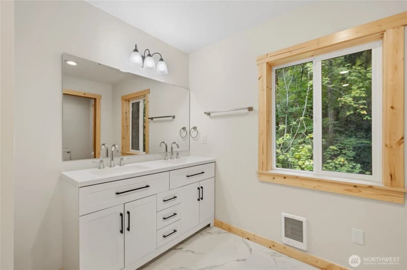 Property photo for 31715 Mount Tahoma Canyon Rd E, Ashford photo 19