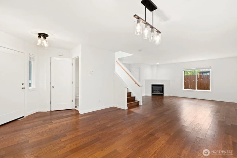 Property photo for 2428 Ne 13th Street, Renton photo 4