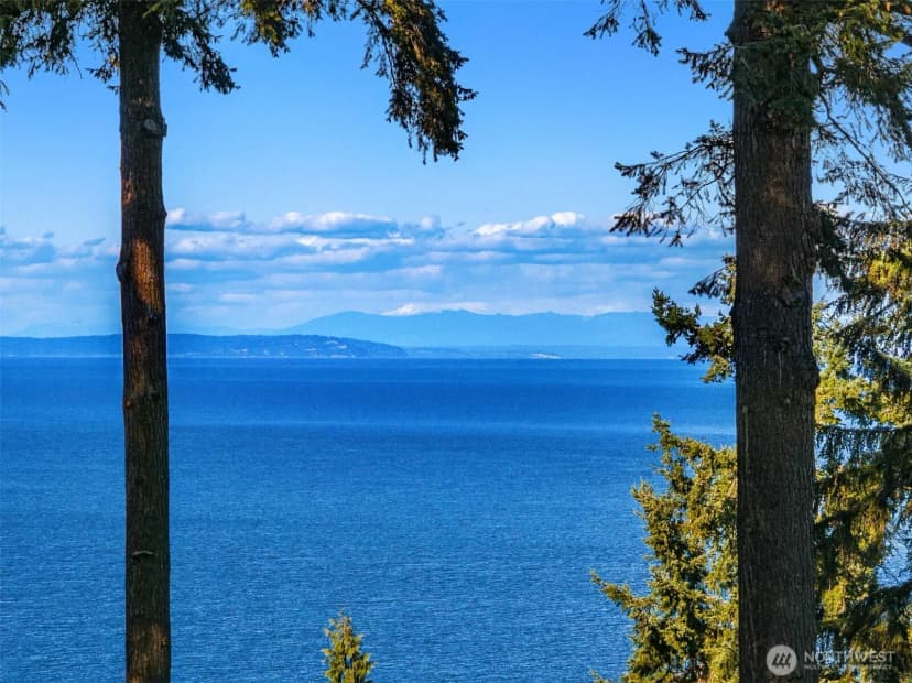 Property photo for 8010 Grand Avenue Ne, Bainbridge Island photo 6