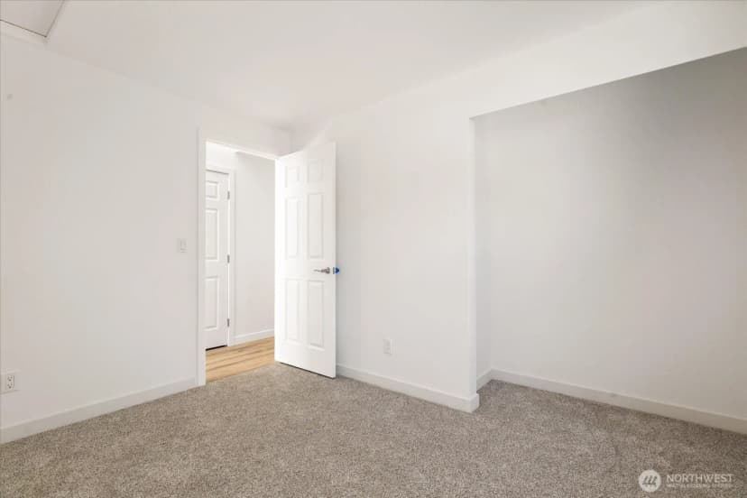 Property photo for 1501 Sw Periwinkle Lane, Oak Harbor photo 19