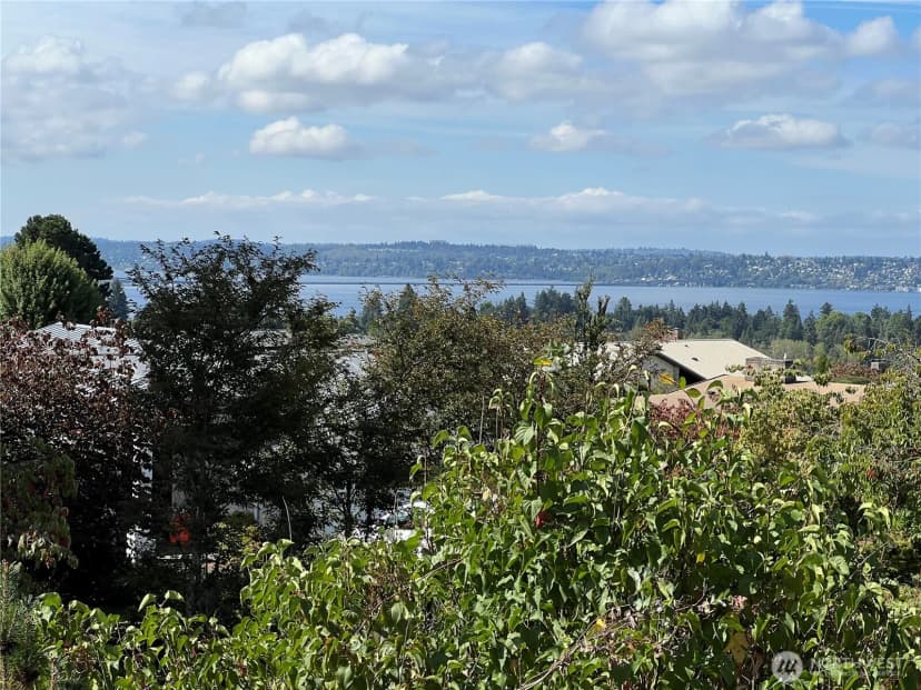 Property photo for 1701 92nd Avenue Ne, Clyde Hill